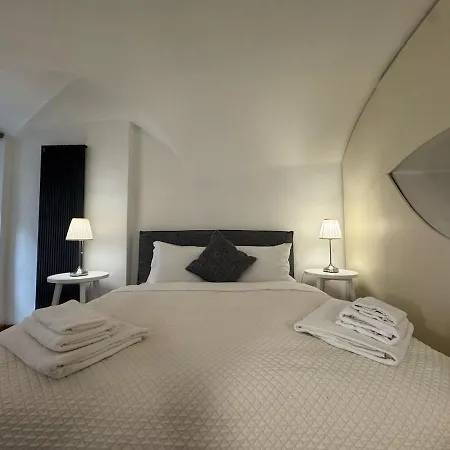 New! Renovated In Ancient Apartment